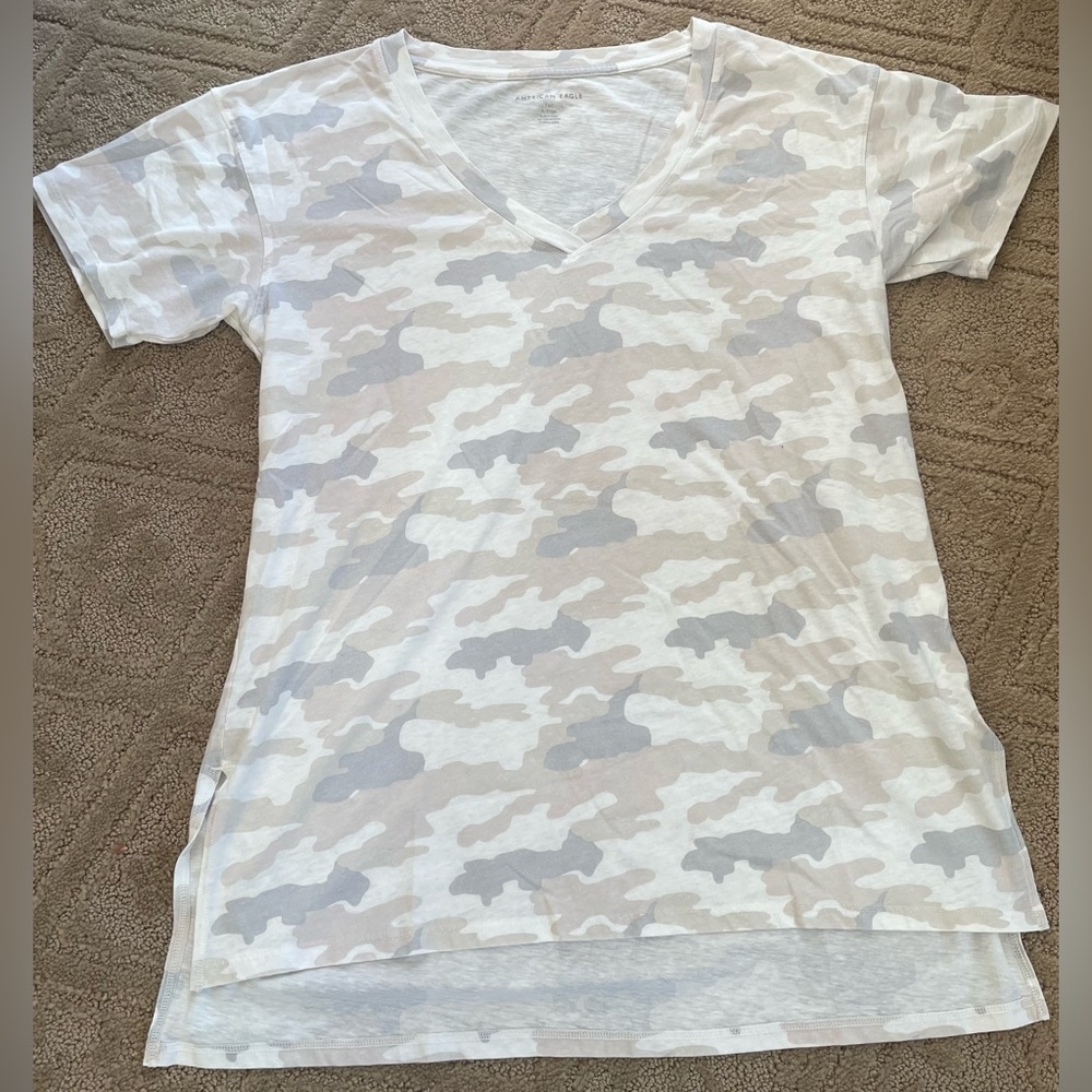 American Eagle Outfitters Women’s Camouflage Top Sz Small White/gray Camo Short